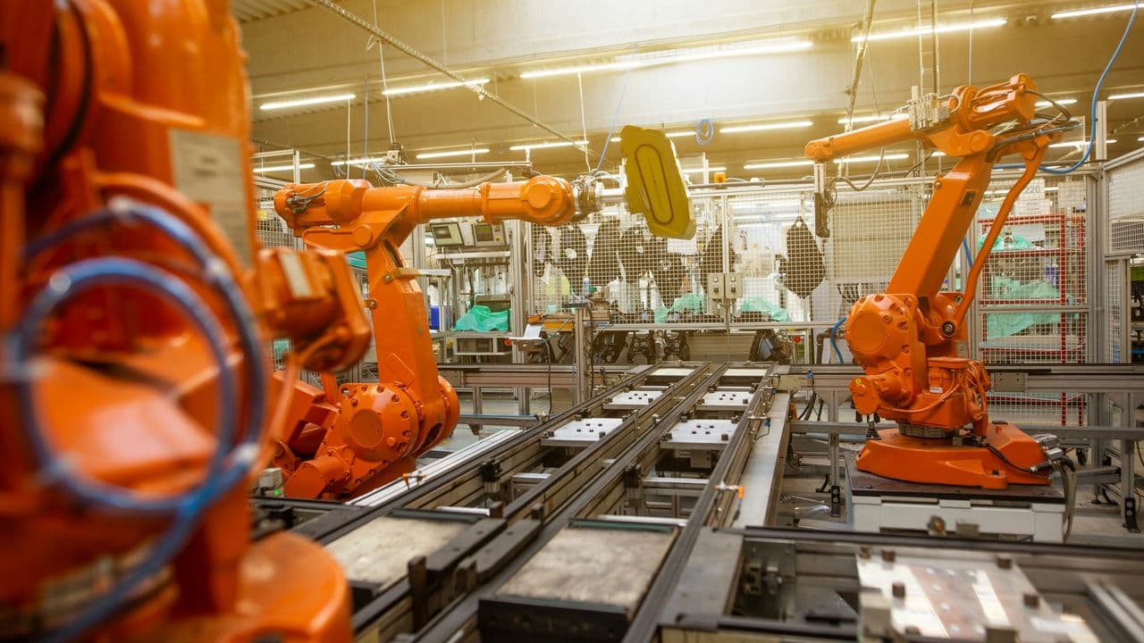 軟體工廠與 AI 代理時代:當程式碼不再由人類編寫